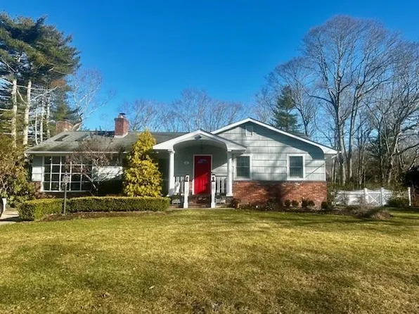 4 Tamarack Court, East Quogue, NY 11942