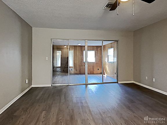 3rd image of 2831 Hayes Ln