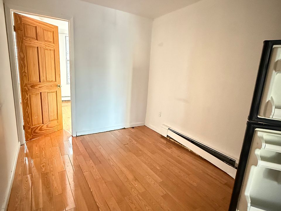 2nd image of 74 Manhattan Ave #3L