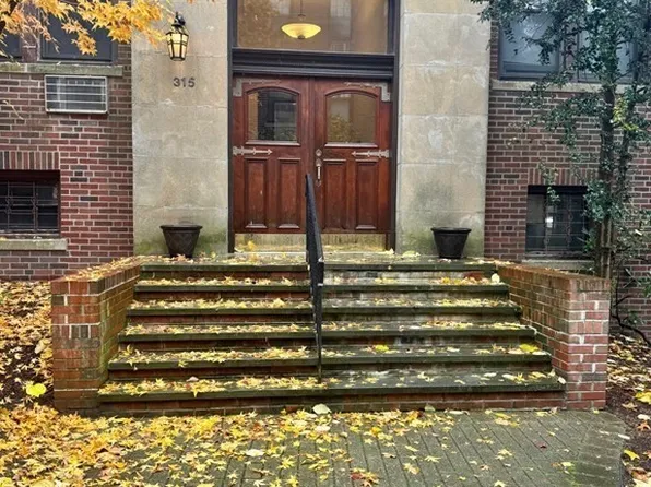 315 Tappan St APT 5, Brookline, MA 02445