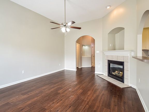 5th image of 10909 Lexington Dr