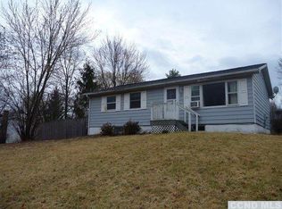 16 Majestic Dr, Stuyvesant, NY 12173