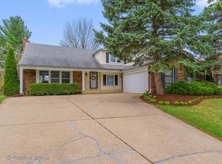 1613 Apache Dr, Naperville, IL 60563