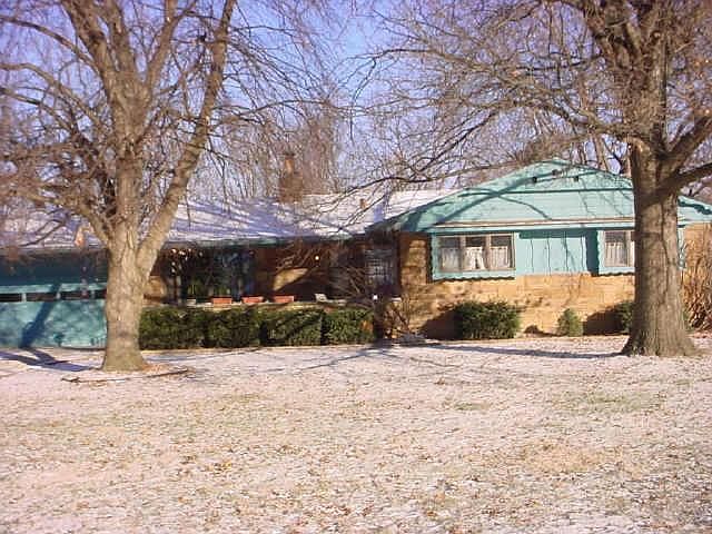 1st image of 726 SW Clossey Dr