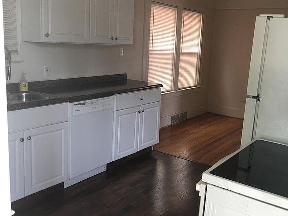 5th image of 219 W Chesterfield St #1