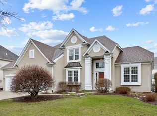 2236 Brookwood Dr, South Elgin, IL 60177