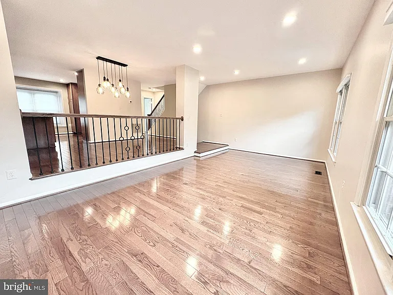 5111 Heritage Ln — Photo 3