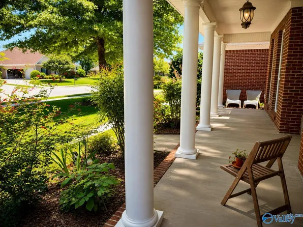 3015 Cobble Farms Dr SE, Owens Cross Roads, AL 35763