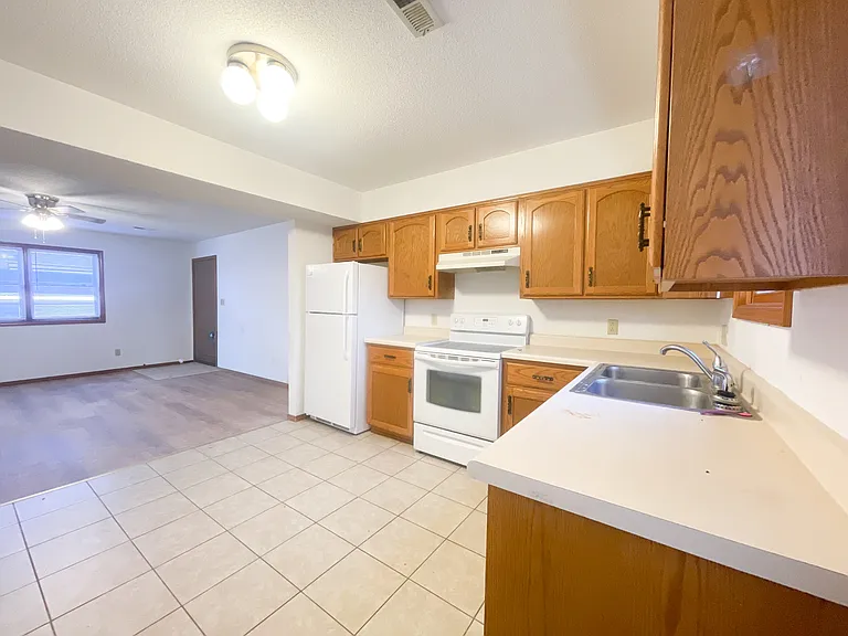 1589 Belair Dr #8 — Photo 5