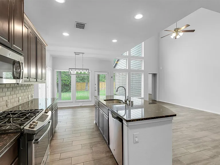 218 Kinnerly Peak Pl — Photo 9