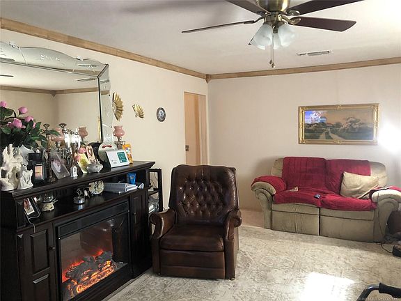 3rd image of 108 W Bryan Ave