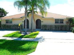 1427 Riverside Cir, Wellington, FL 33414