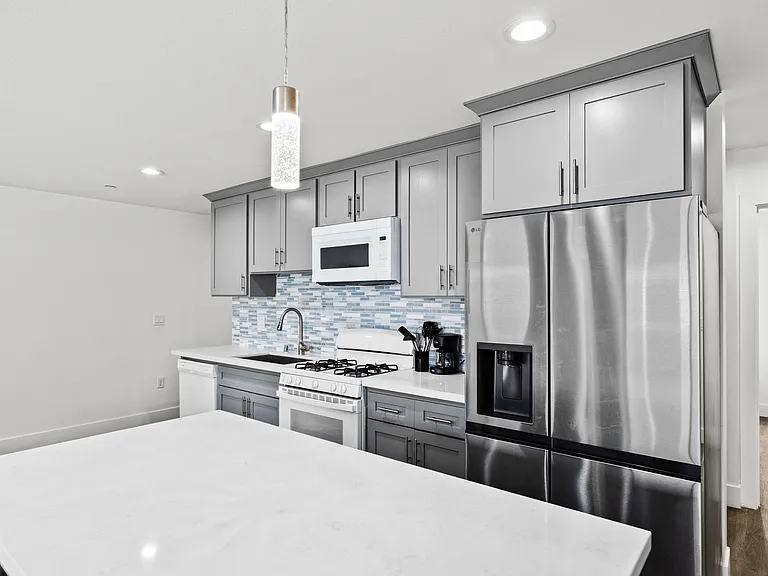 1029 S Montebello Blvd — Photo 20