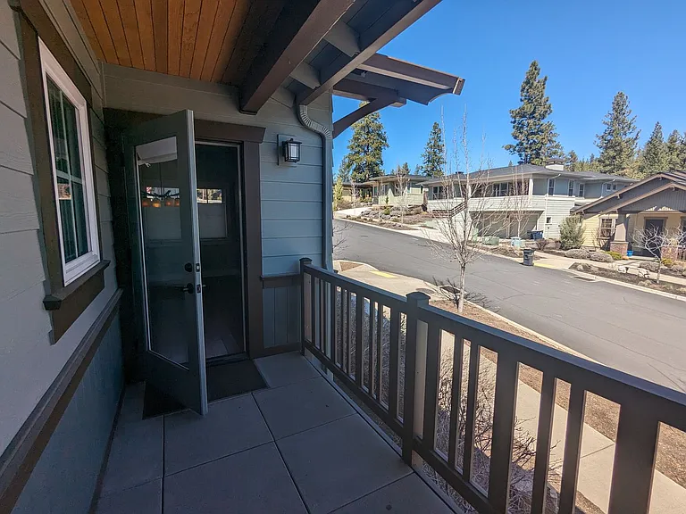 1582 NW Erin Ct — Photo 6
