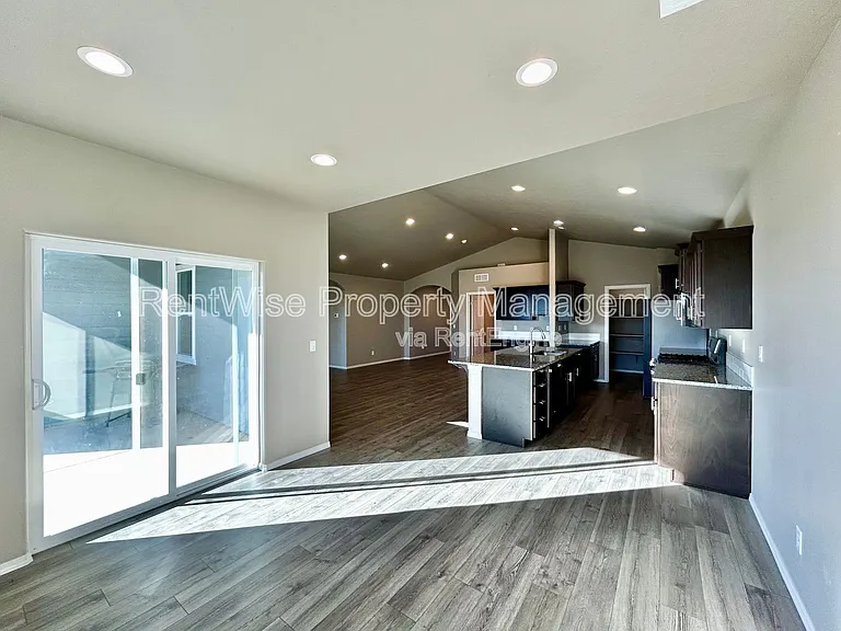 1309 S Jupiter Ave — Photo 6