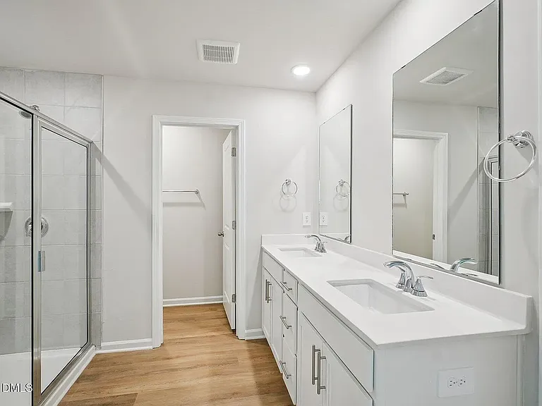 1040 Saint Lawrence Dr — Photo 20