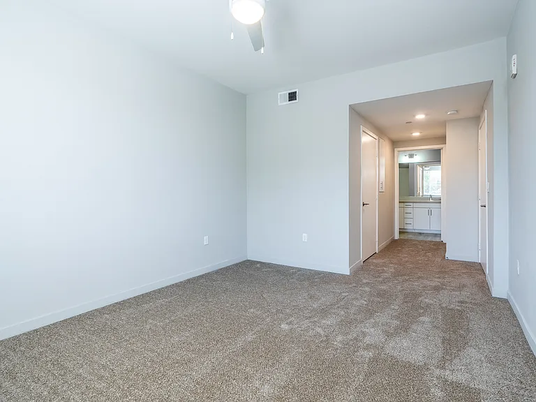Metro Gateway Apartment Homes — Photo 35