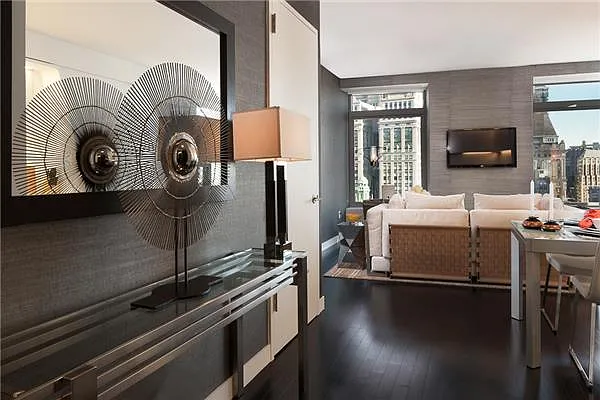 Sold by TNG Nassimi Realty | media 16
