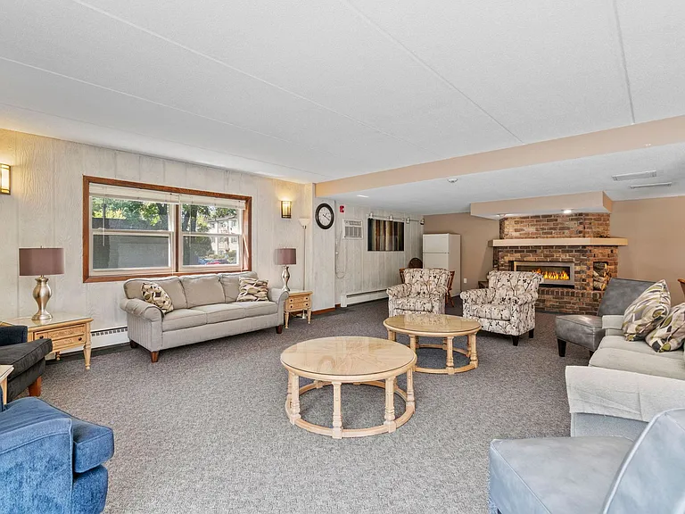 Cedarwood West Apartments | 2-Bedroom Apartments — Photo 20