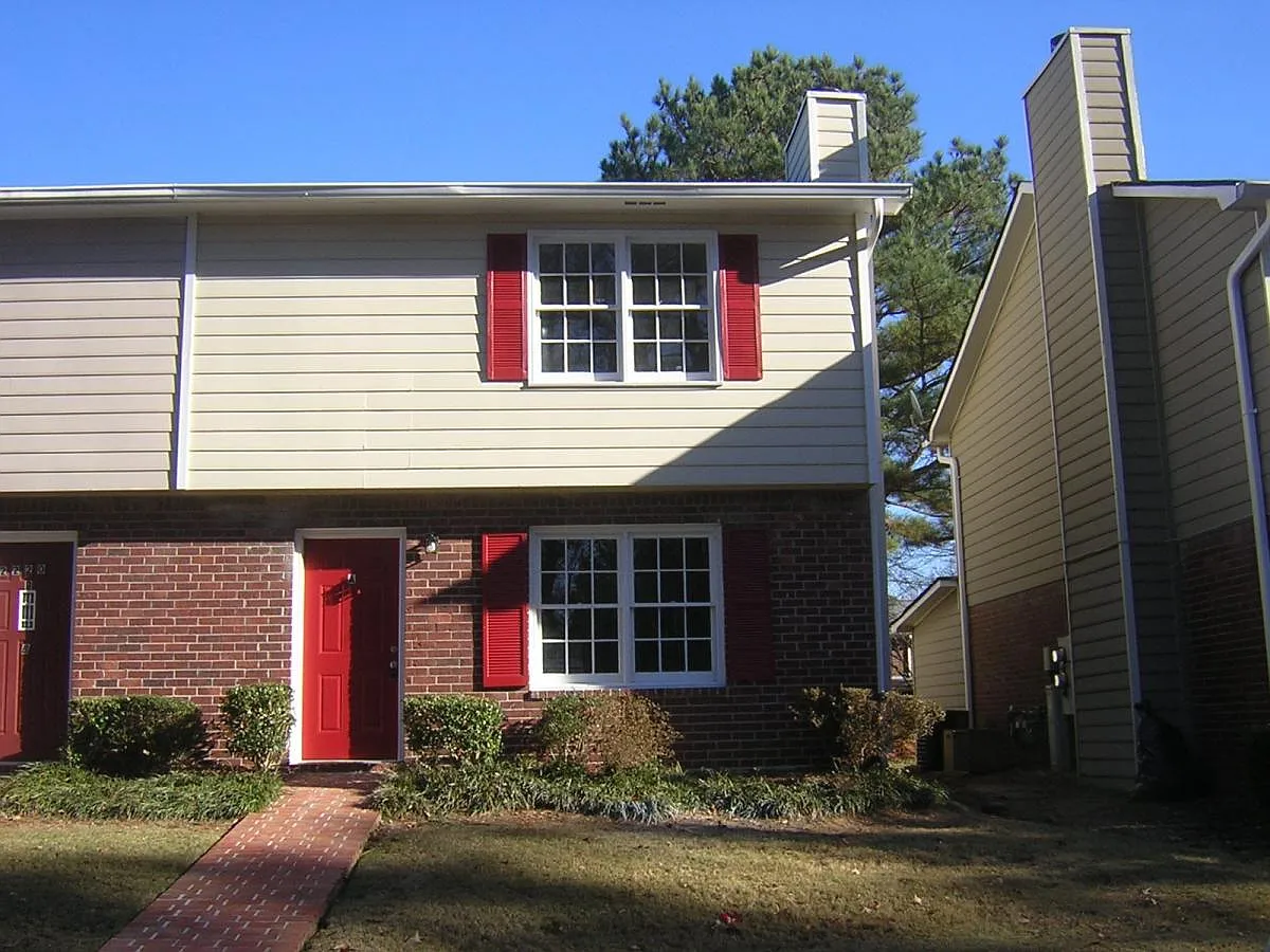 2 bed, 2.5 bath, 1260 sqft, $1,595 — Photo 1