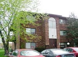 724 Inland Cir APT 301, Naperville, IL 60563