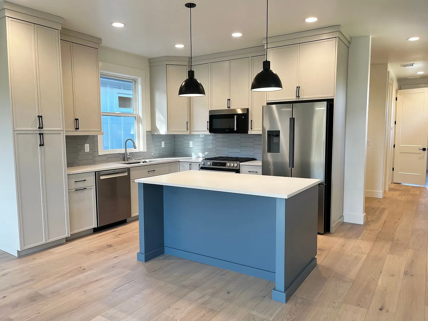 Gorgeous New Build in Boise's East End Easy Access to St. Lukes!! — Photo 4
