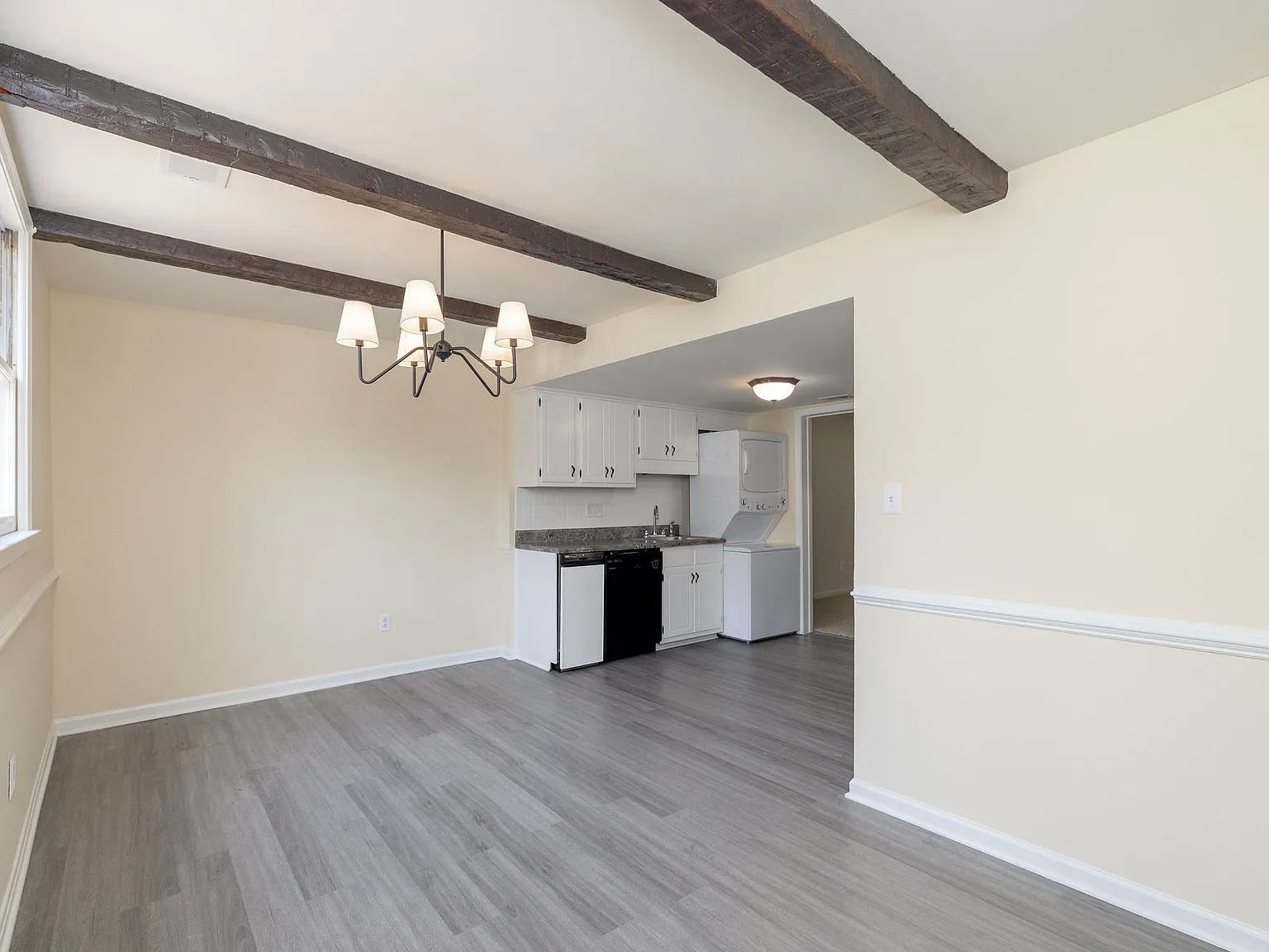 3 bed, 1215 sqft, $2,000 — Photo 2