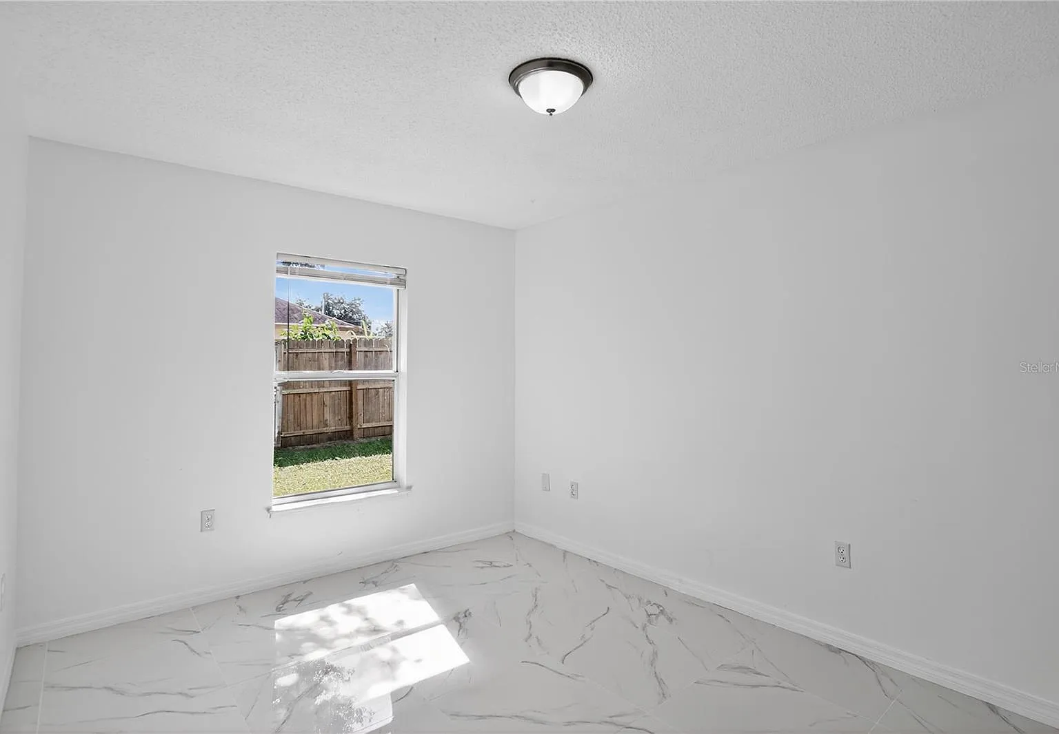 4 bed, 2088 sqft, $2,250 — Photo 2