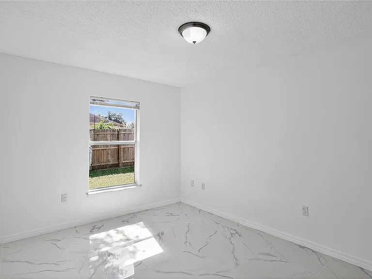 1118 Perpignan Ct — Photo 2