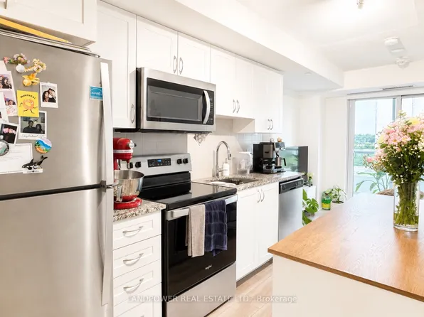 10 Wilby Cres #517, Toronto, ON M9N 0B6