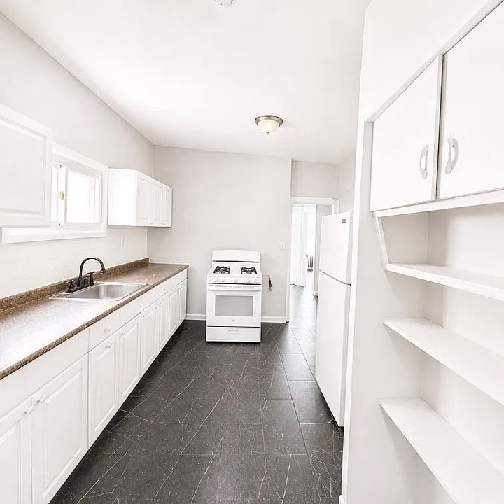 1st image of 381 Leslie St #1L