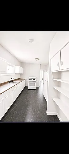 381 Leslie St Photo 1