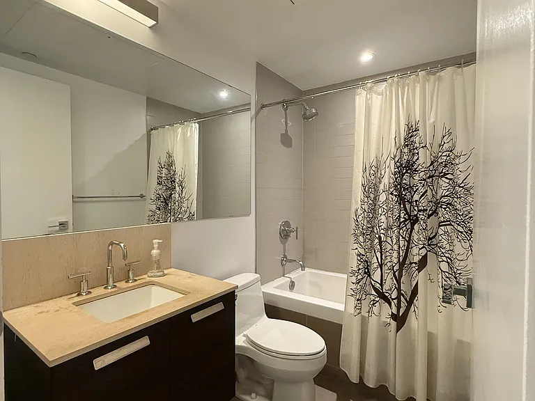 42 Charles St E #4008 — Photo 8