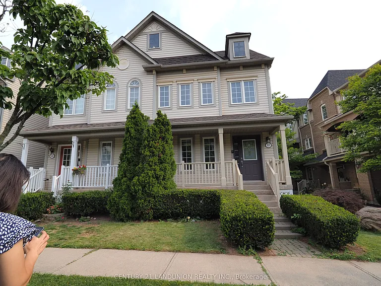 117 Gatwick Dr — Photo 1