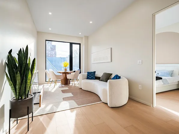 31-16 21st St #2B, Astoria, NY 11106