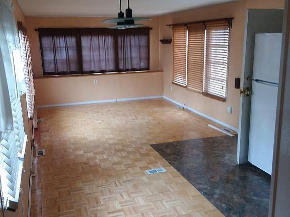 4th image of 2740 Packard St Unit B9