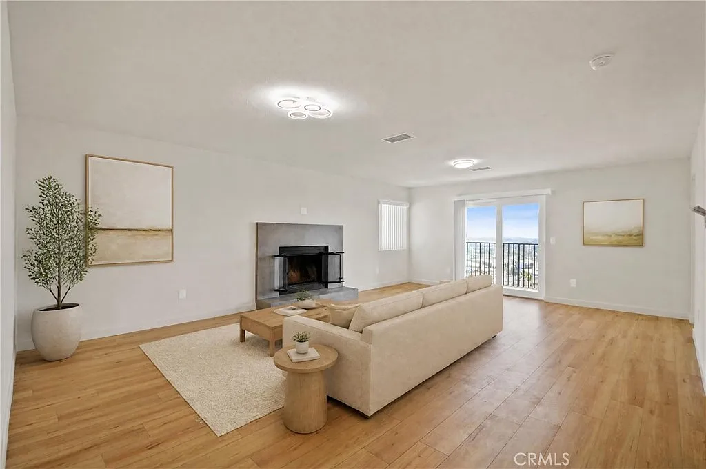 4 bed, 2589 sqft, $6,500 — Photo 1