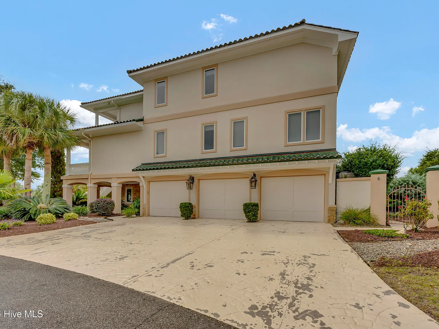 3 bed, 3.5 bath, $5,000 — Photo 4