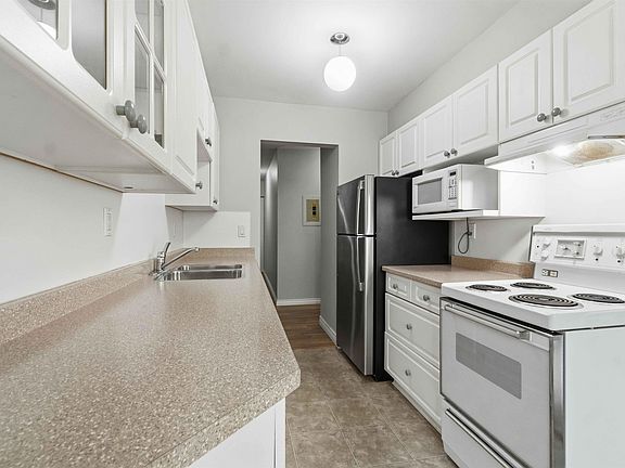 5th image of 590 Whiting Way #310