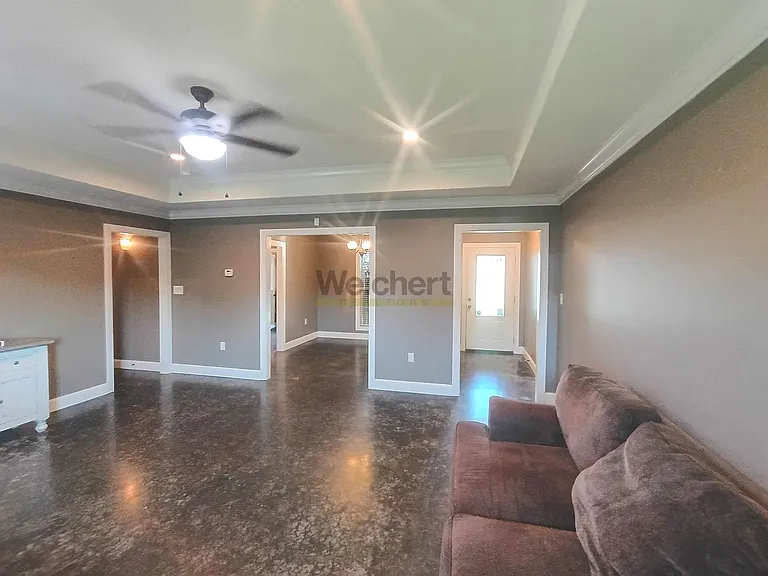 1112 Gregory Ct — Photo 3