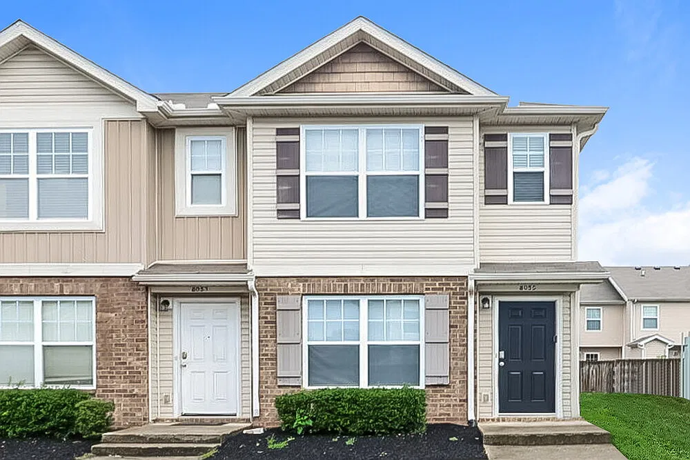 2 bed, 2.5 bath, 1139 sqft, $1,645 — Photo 1