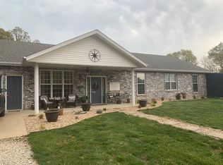19175 Old Oak Trl, Versailles, MO 65084