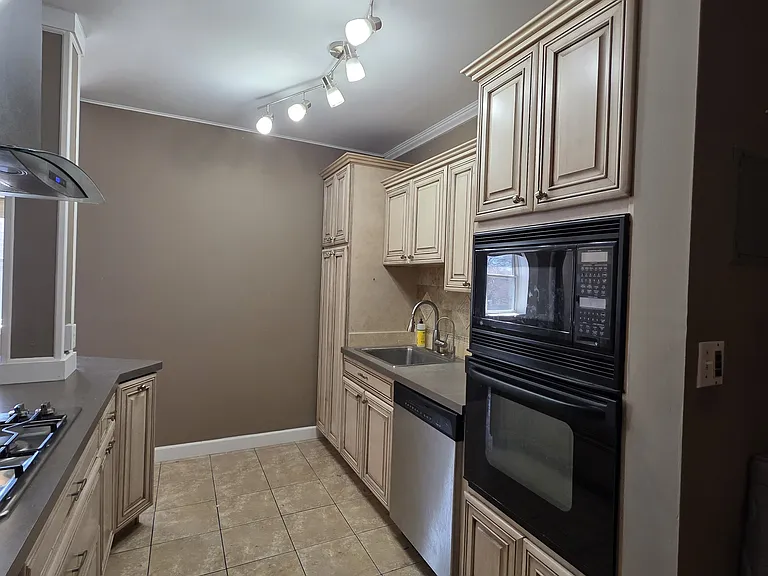 2520 Kennedy Blvd — Photo 9