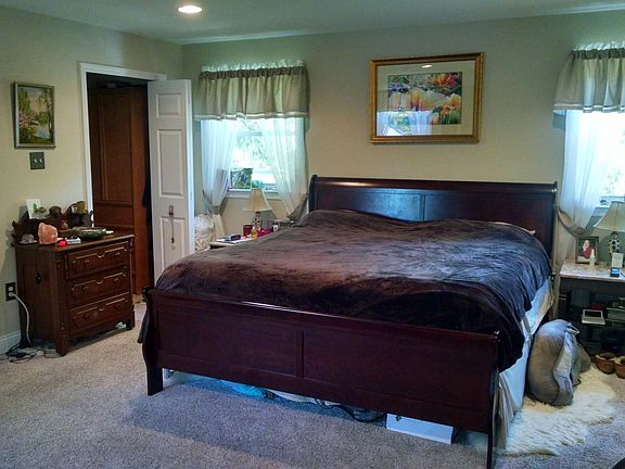 King Bed with a third large closet