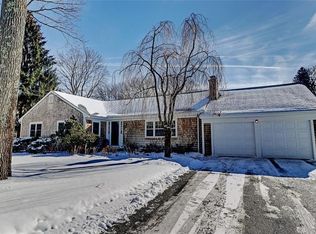 8 Terrace Dr, Barrington, RI 02806