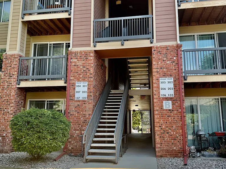 2133 Krisron Rd #B-207 — Photo 1