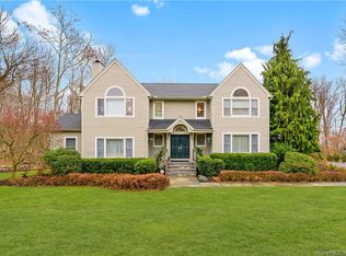 12 Maplewood Dr, Danbury, CT 06811