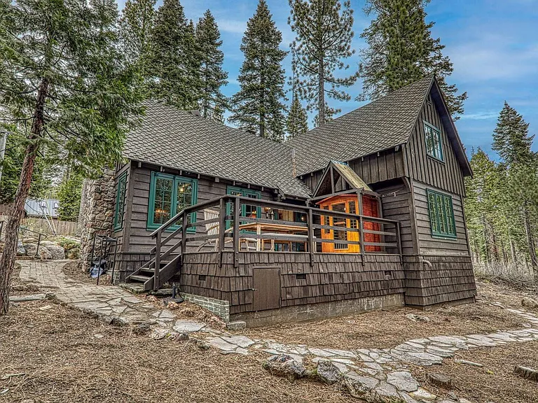 2555 Finch Ln — Photo 24
