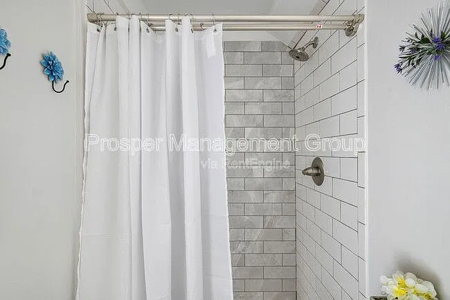 201 Nassau St — Photo 13
