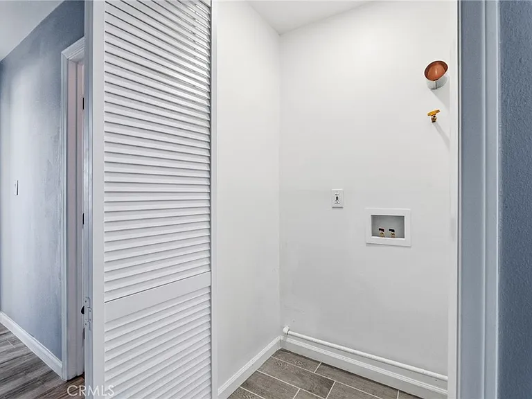 937 E Elizabeth St — Photo 23